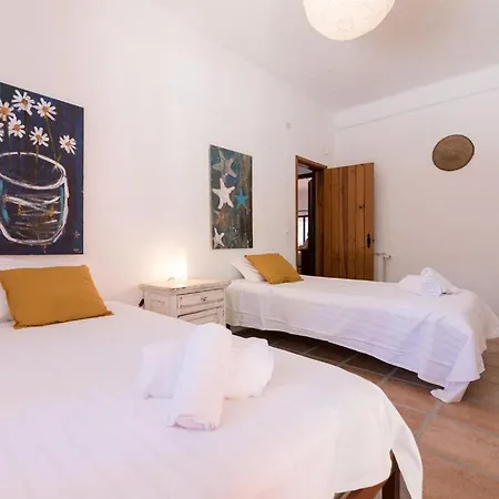 Villa Lotus Verde - Spacious 6 Bedroom In Aroeira - Pool Table And Private Pool *