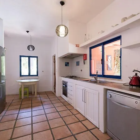 Lotus Verde - Spacious 6 Bedroom In Aroeira - Pool Table And Private Pool *