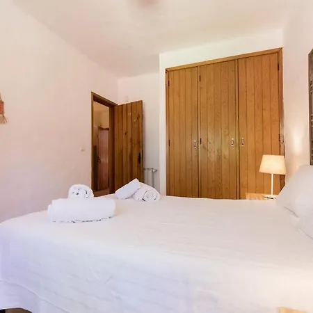 Lotus Verde - Spacious 6 Bedroom In Aroeira - Pool Table And Private Pool Villa *