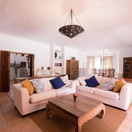 Lotus Verde - Spacious 6 Bedroom In Aroeira - Pool Table And Private Pool