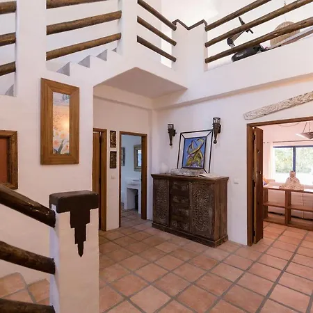 Lotus Verde - Spacious 6 Bedroom In Aroeira - Pool Table And Private Pool *