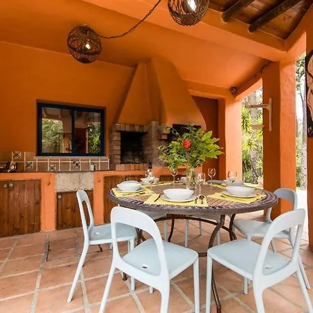 Lotus Verde - Spacious 6 Bedroom In Aroeira - Pool Table And Private Pool Villa