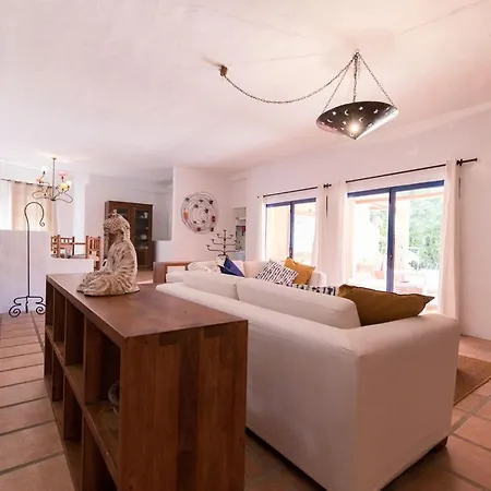 Lotus Verde - Spacious 6 Bedroom In Aroeira - Pool Table And Private Pool *