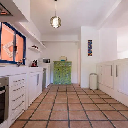 Lotus Verde - Spacious 6 Bedroom In Aroeira - Pool Table And Private Pool *