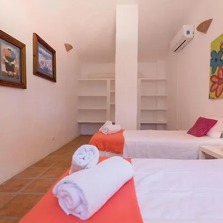 Villa Lotus Verde - Spacious 6 Bedroom In Aroeira - Pool Table And Private Pool Lisbon