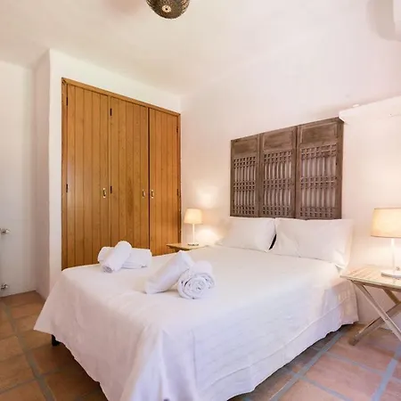 Lotus Verde - Spacious 6 Bedroom In Aroeira - Pool Table And Private Pool