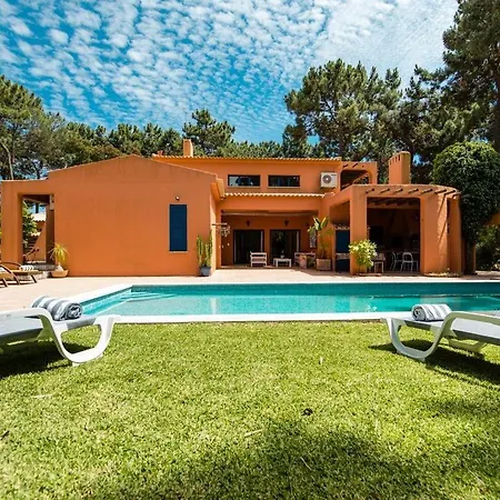 Lotus Verde - Spacious 6 Bedroom In Aroeira - Pool Table And Private Pool