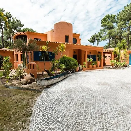 Villa Lotus Verde - Spacious 6 Bedroom In Aroeira - Pool Table And Private Pool Lisbon
