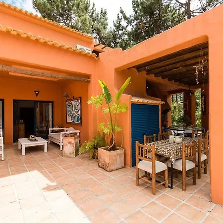 Villa Lotus Verde - Spacious 6 Bedroom In Aroeira - Pool Table And Private Pool